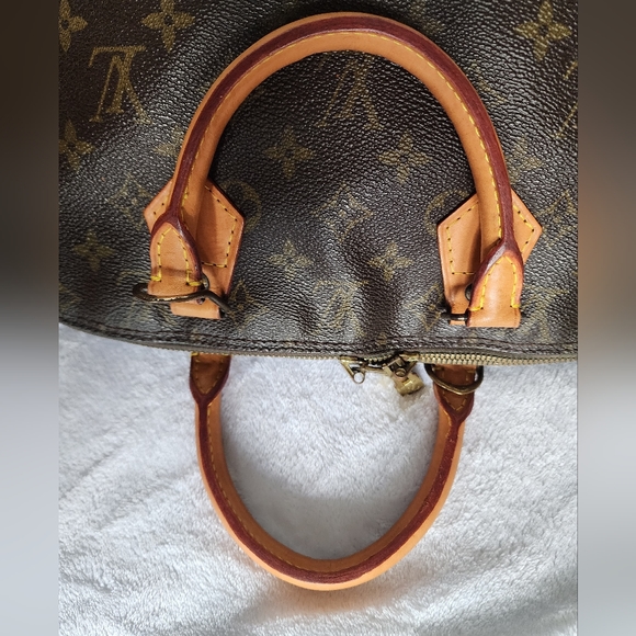 Louis Vuitton Monogram Alma - Picture 15 of 16